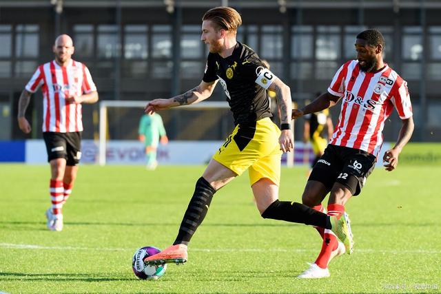 尤其是前鋒 尤其是前鋒