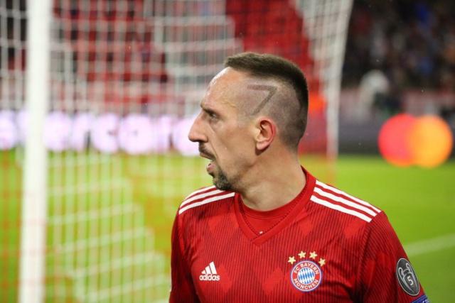 曼联因报价过高放弃签下布莱顿中场巴莱巴，但未来可能重返签约。